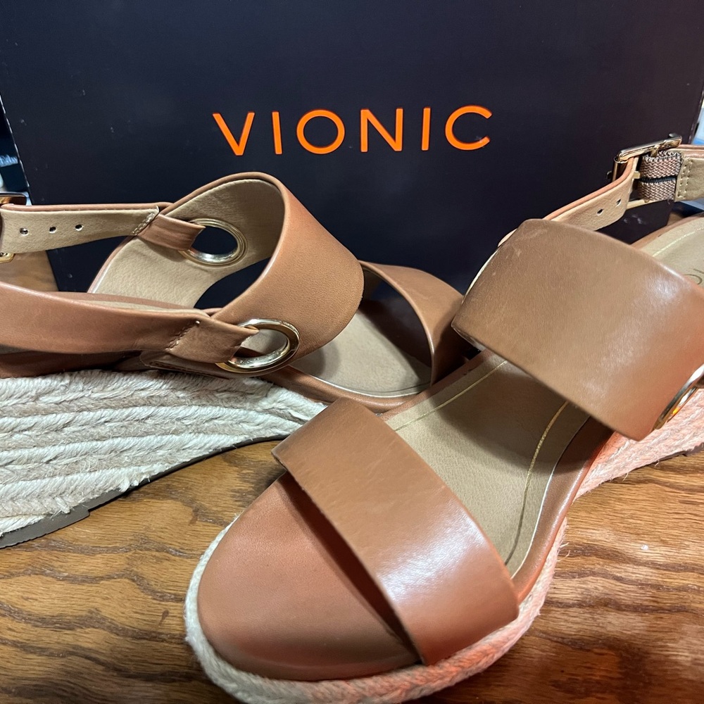 Vionic wedge shoes excellent condition, only worn 2 times